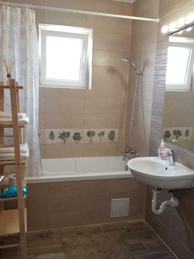 Apartament *